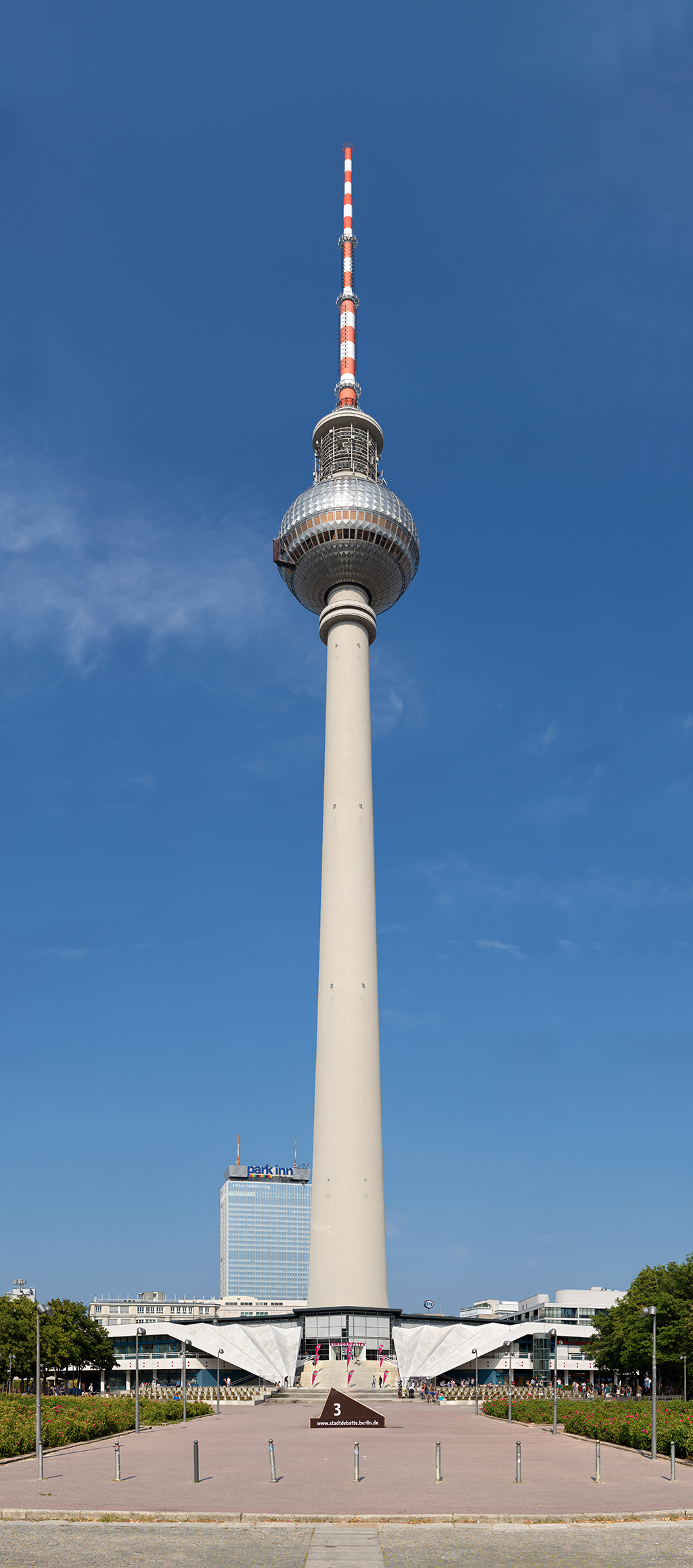Berliner Fernsehturm, Sicht vom Neptunbrunnen - Berlin Mitte